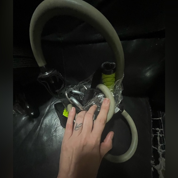 Exercise bundle. Push up wheel and stretch cables. - Picture 4 of 5